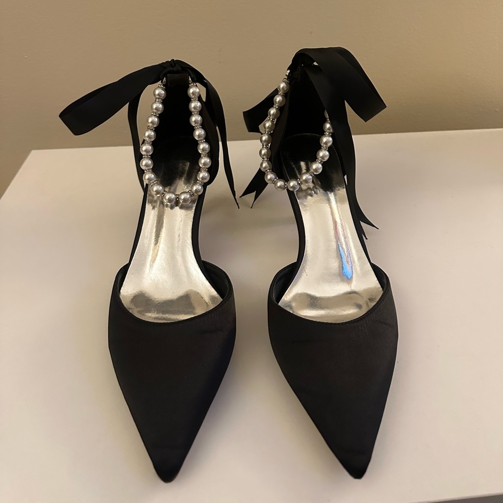 Elegant Black Women's Shoes with Pearl Accents